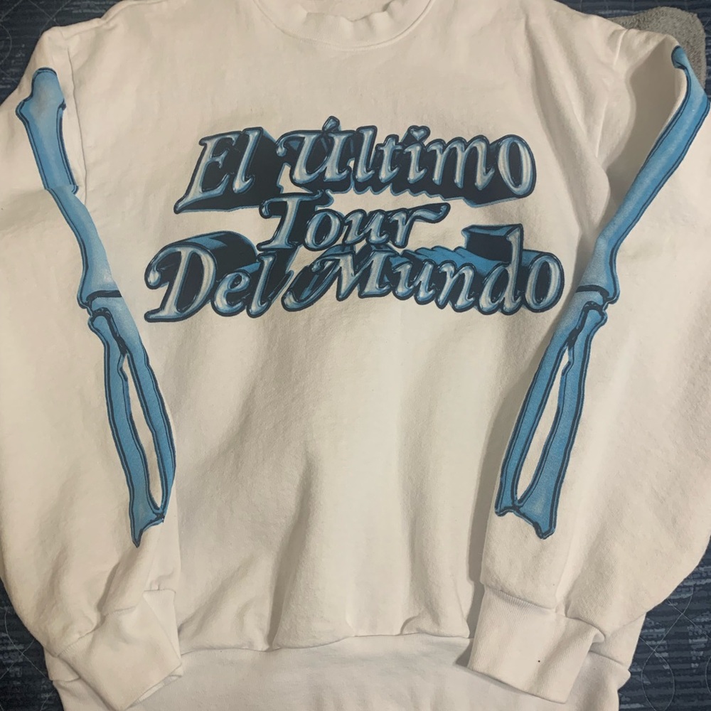 BAD BUNNY OFFICIAL TOUR MERCH